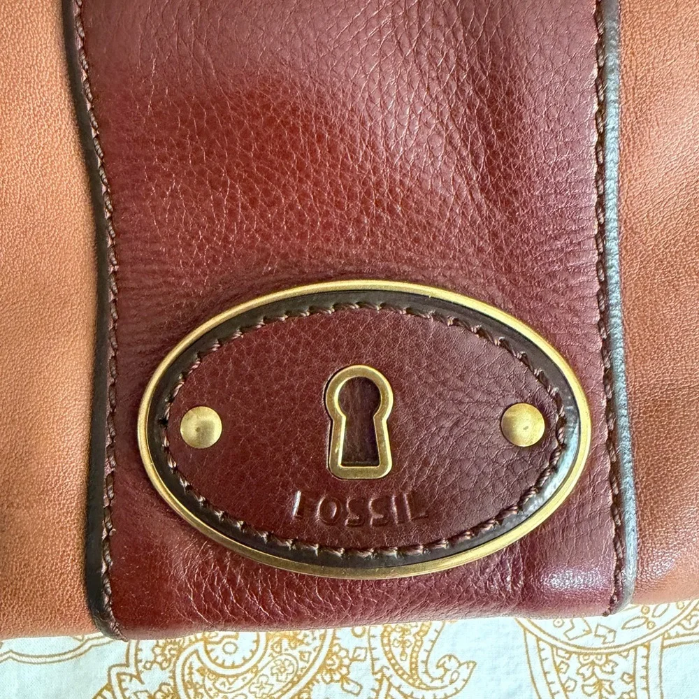 Fossil Vintage Revival Satchel Two-Tone Brown Leather Tote - Picture 4 of 16